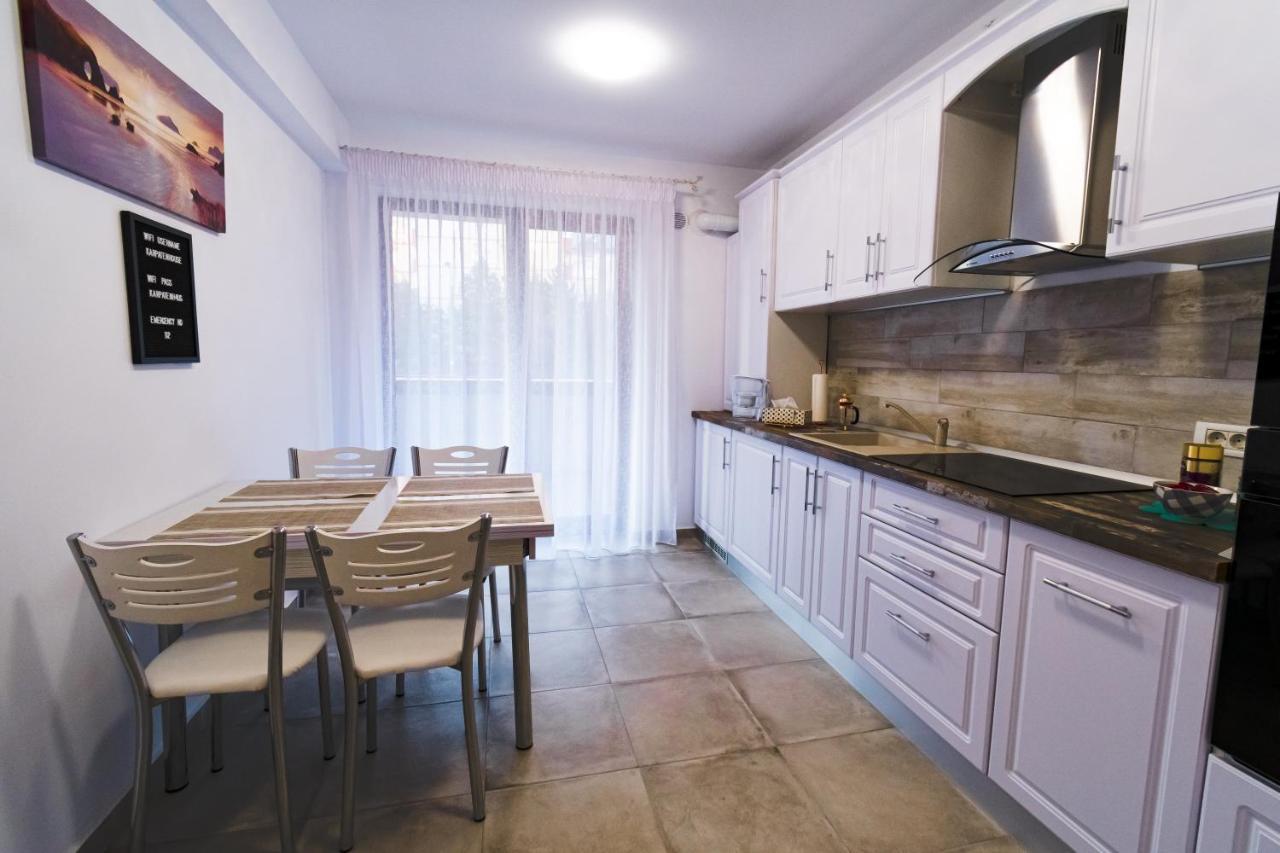 Transylvanian Apt. W/ Lrg. Terrace And Parking - Karpatenhaus 布拉索夫 外观 照片